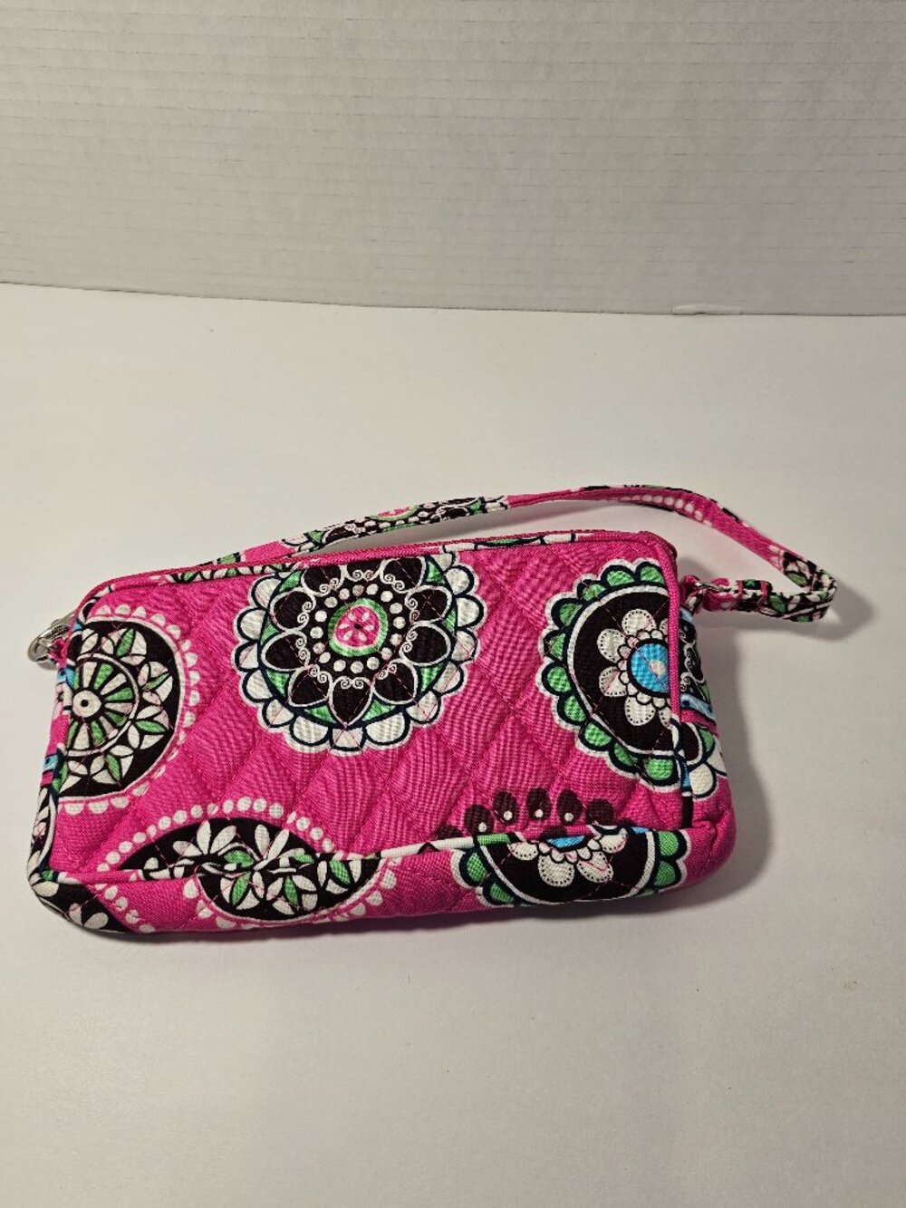 Vera Bradley Wristlet Cupcakes Pink Wallet Purse Clutch Medallions Black Wallet